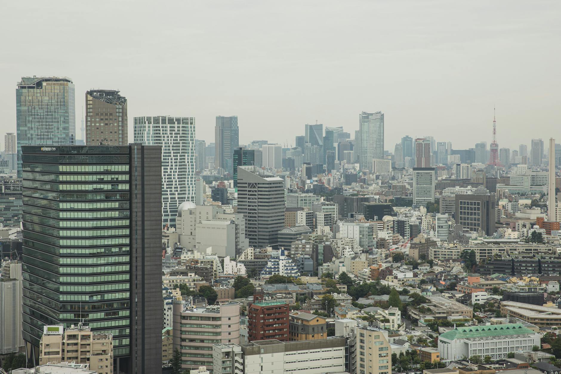 銀座地價創新高：日本房產投資機會與風險分析