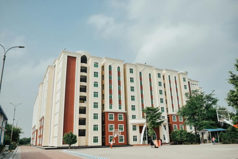 美國大學城學生公寓為何變貴？以房養學投資策略